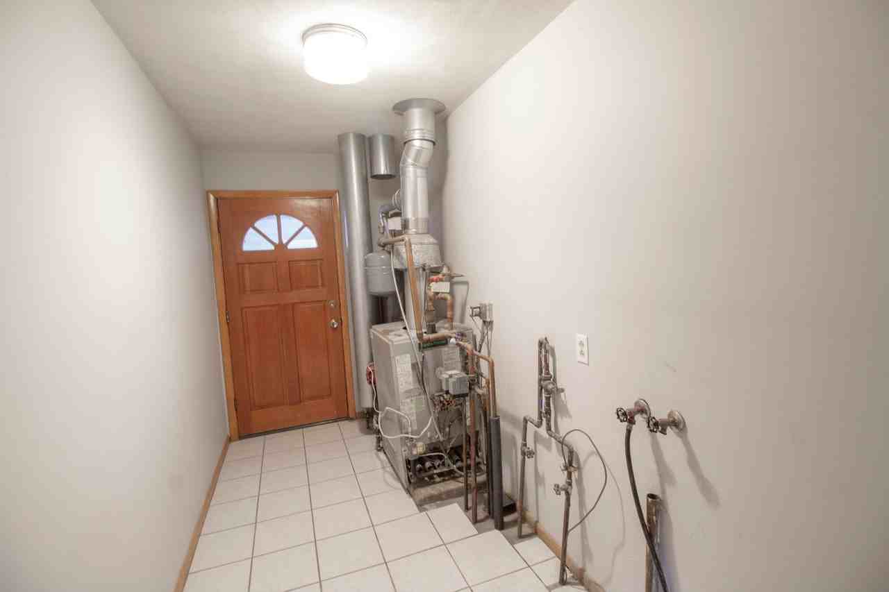 1303 Smiley Ln - Photo 4 of 47