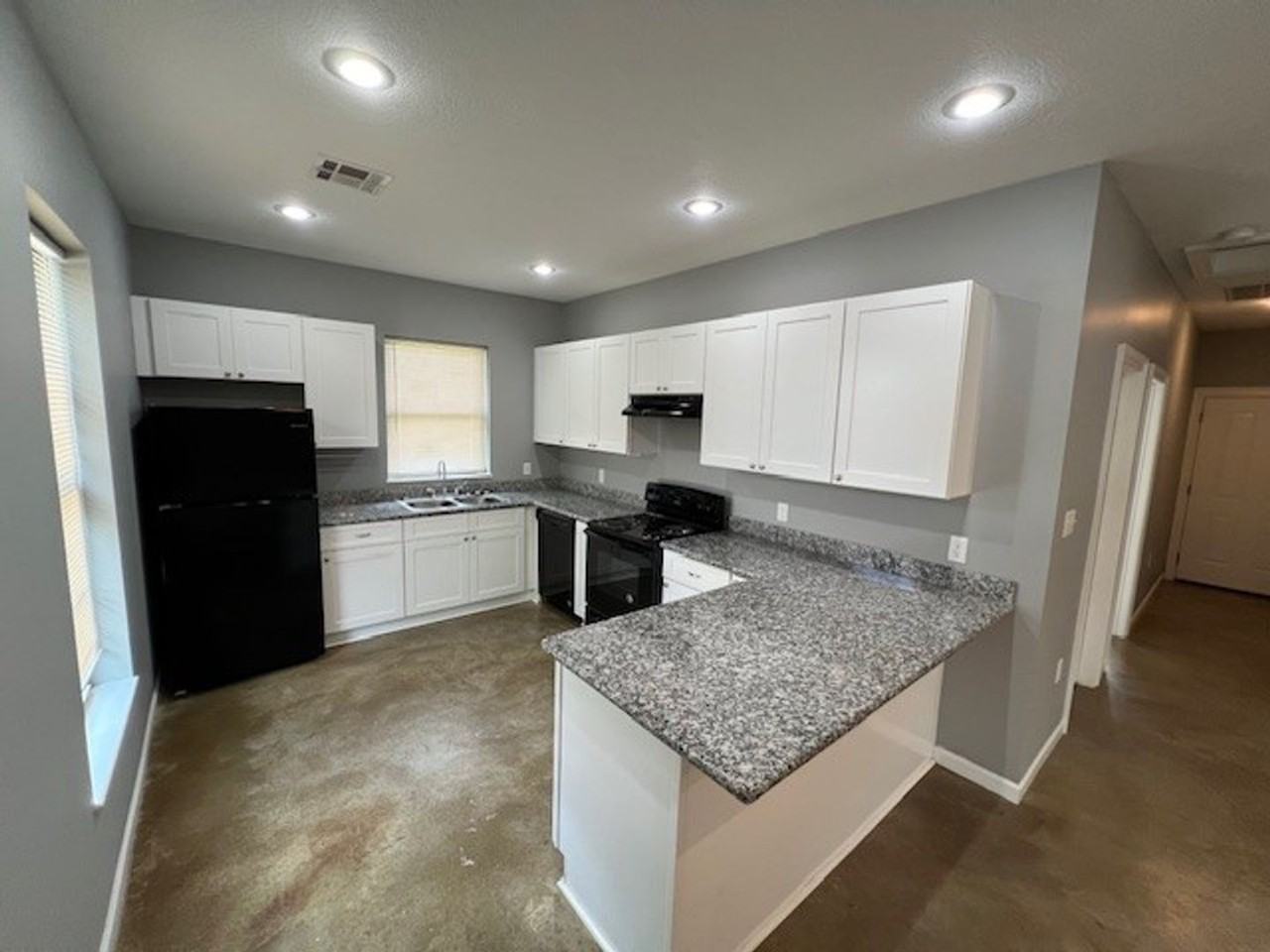 513 W Lagrange St #4 - Photo 2 of 9