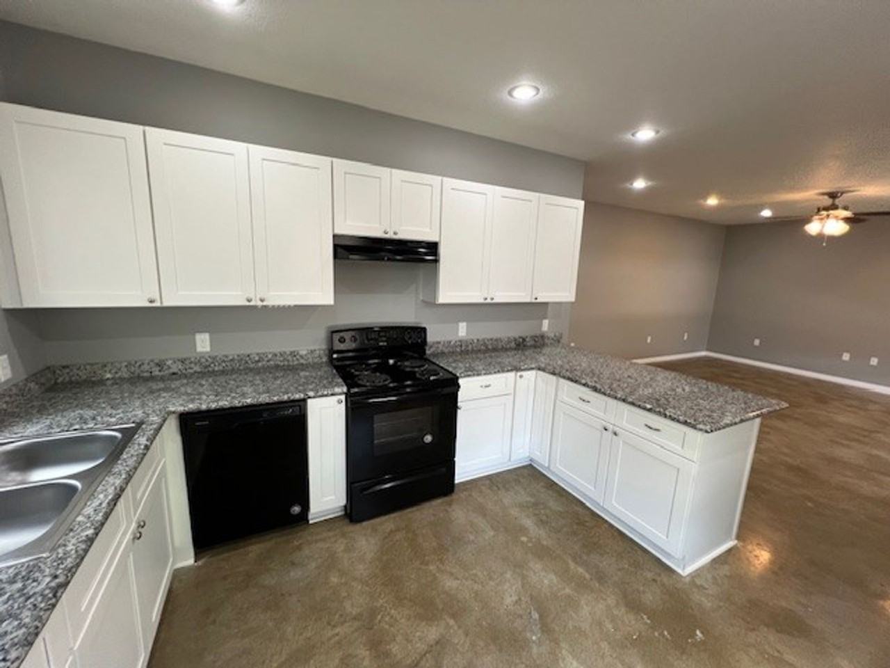 513 W Lagrange St #4 - Photo 3 of 9