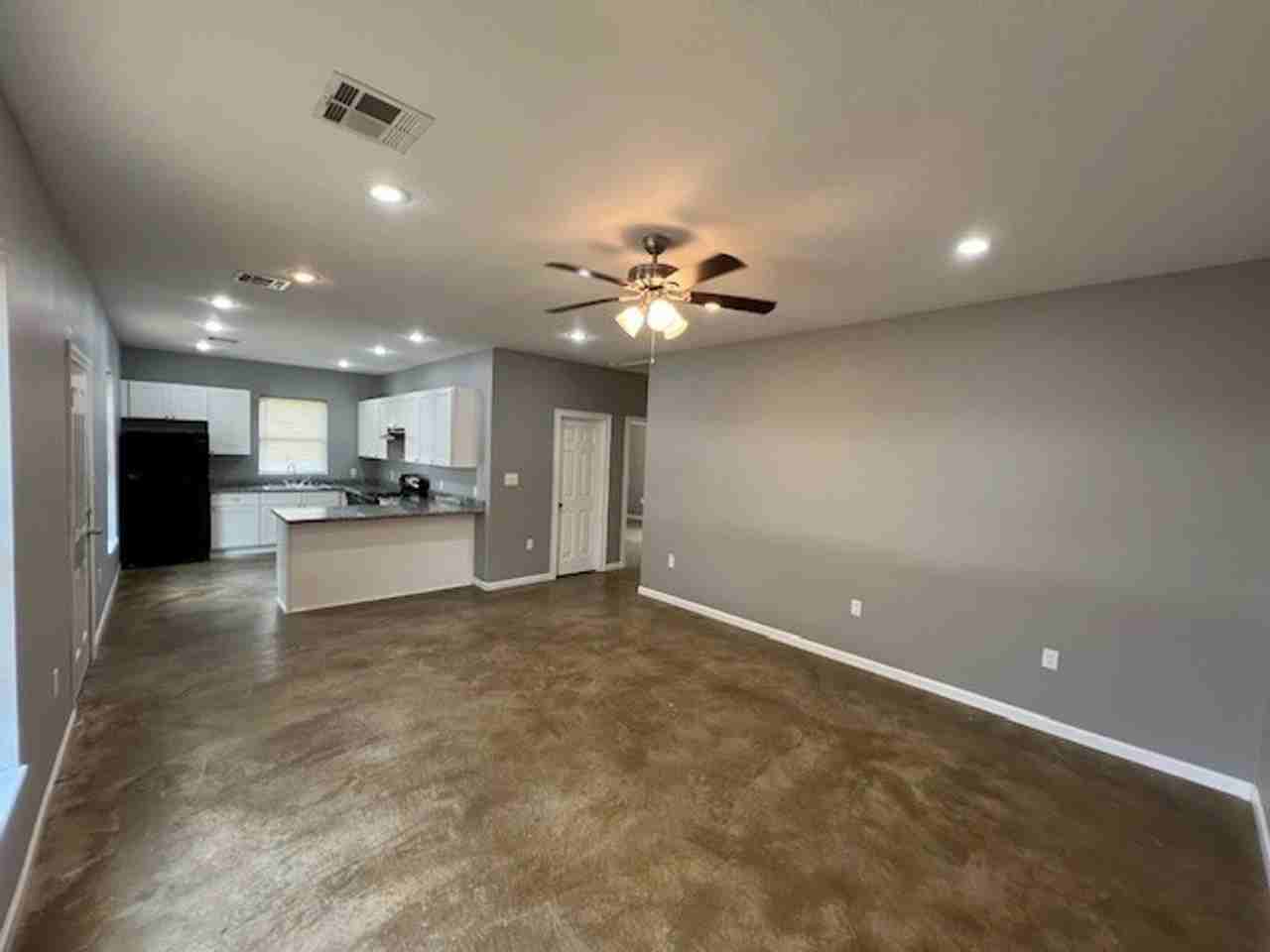 513 W Lagrange St #4 - Photo 4 of 9