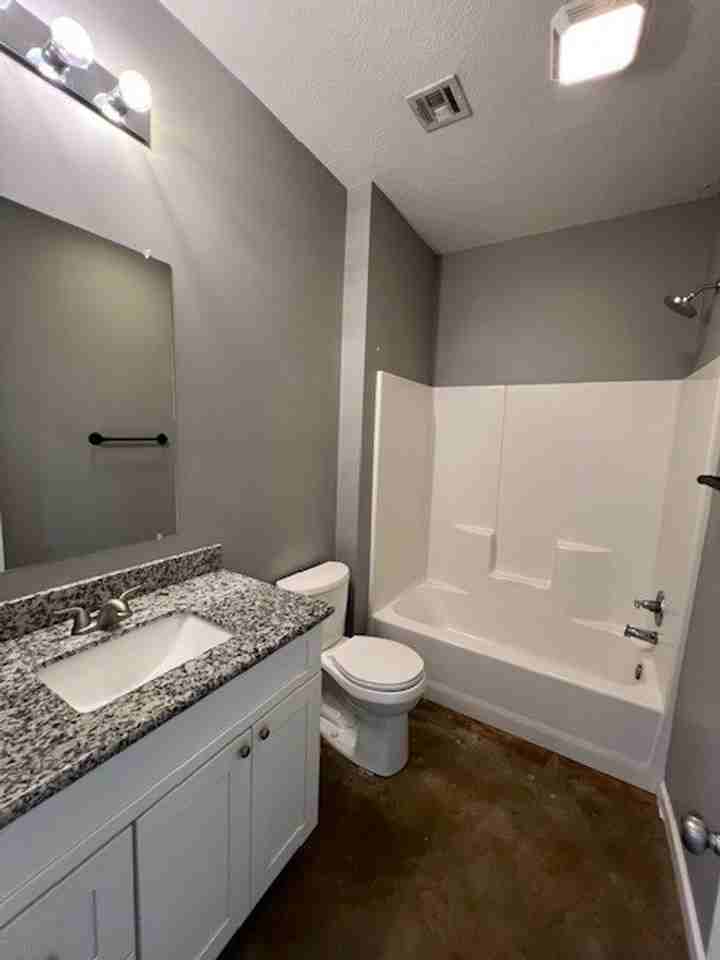 513 W Lagrange St #4 - Photo 6 of 9