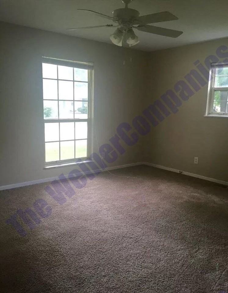 3202 Saratoga Dr - Photo 2 of 9