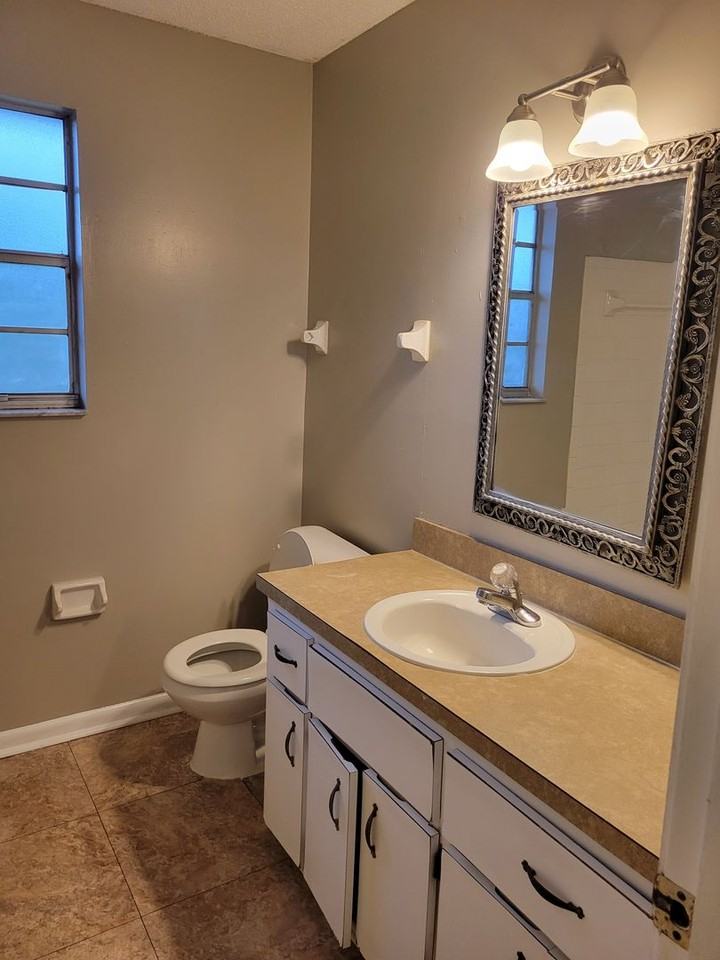 7208 Parker School Rd - Photo 6 of 11