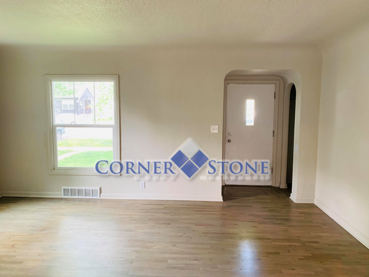 112 S Juniper St - Photo 2 of 12