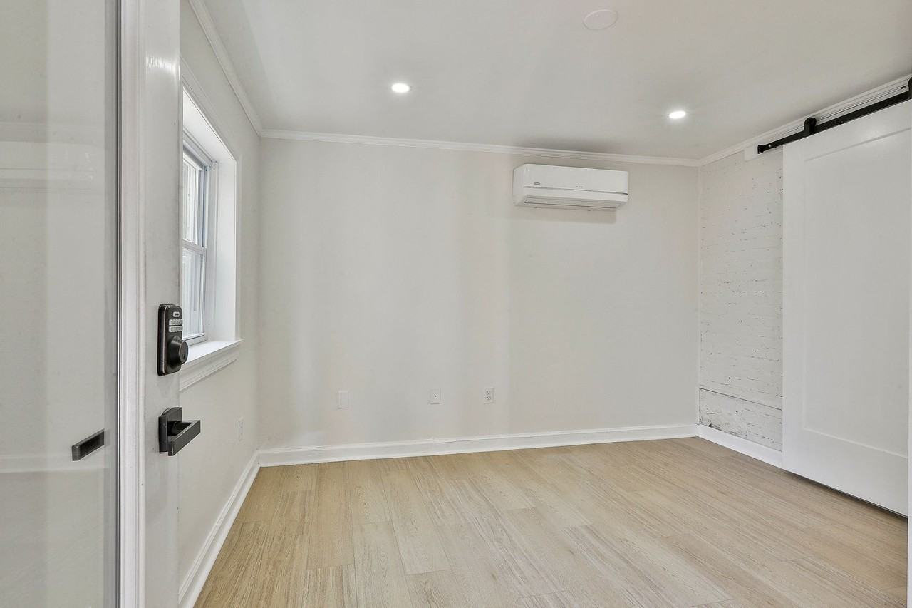 685 Argonne Ave Ne - Photo 3 of 21