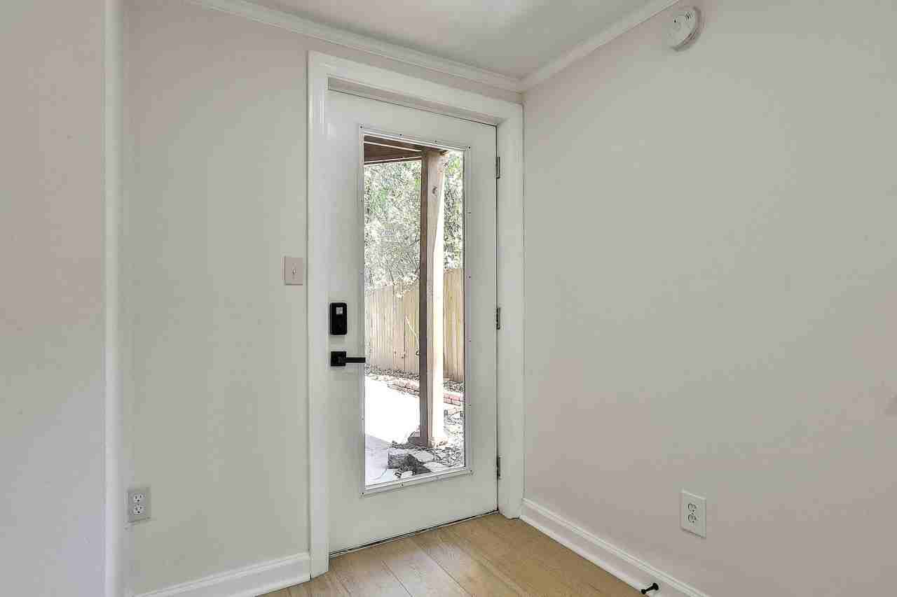 685 Argonne Ave Ne - Photo 4 of 21