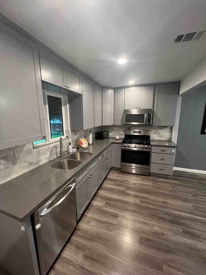 212 N Aladdin Dr - Photo 3 of 23