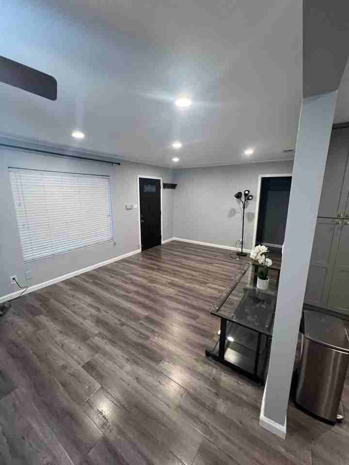 212 N Aladdin Dr - Photo 4 of 23