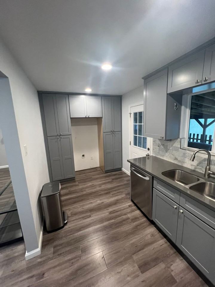 212 N Aladdin Dr - Photo 5 of 23