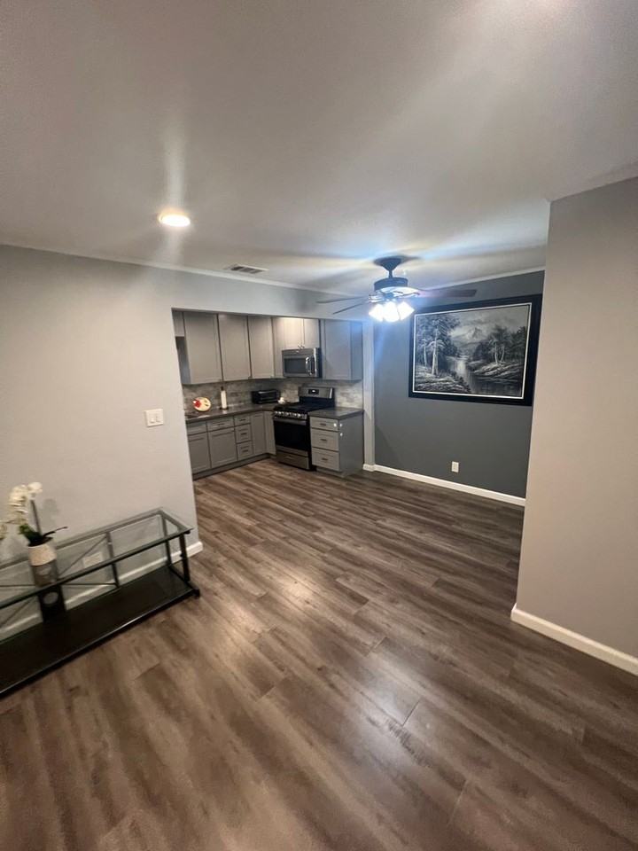 212 N Aladdin Dr - Photo 6 of 23