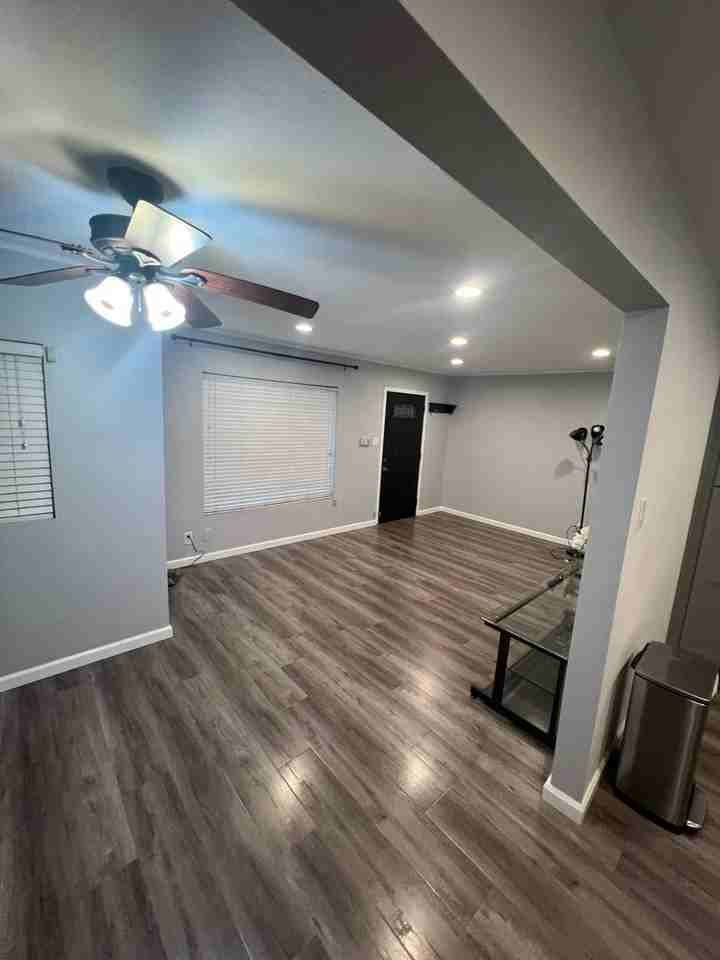 212 N Aladdin Dr - Photo 7 of 23