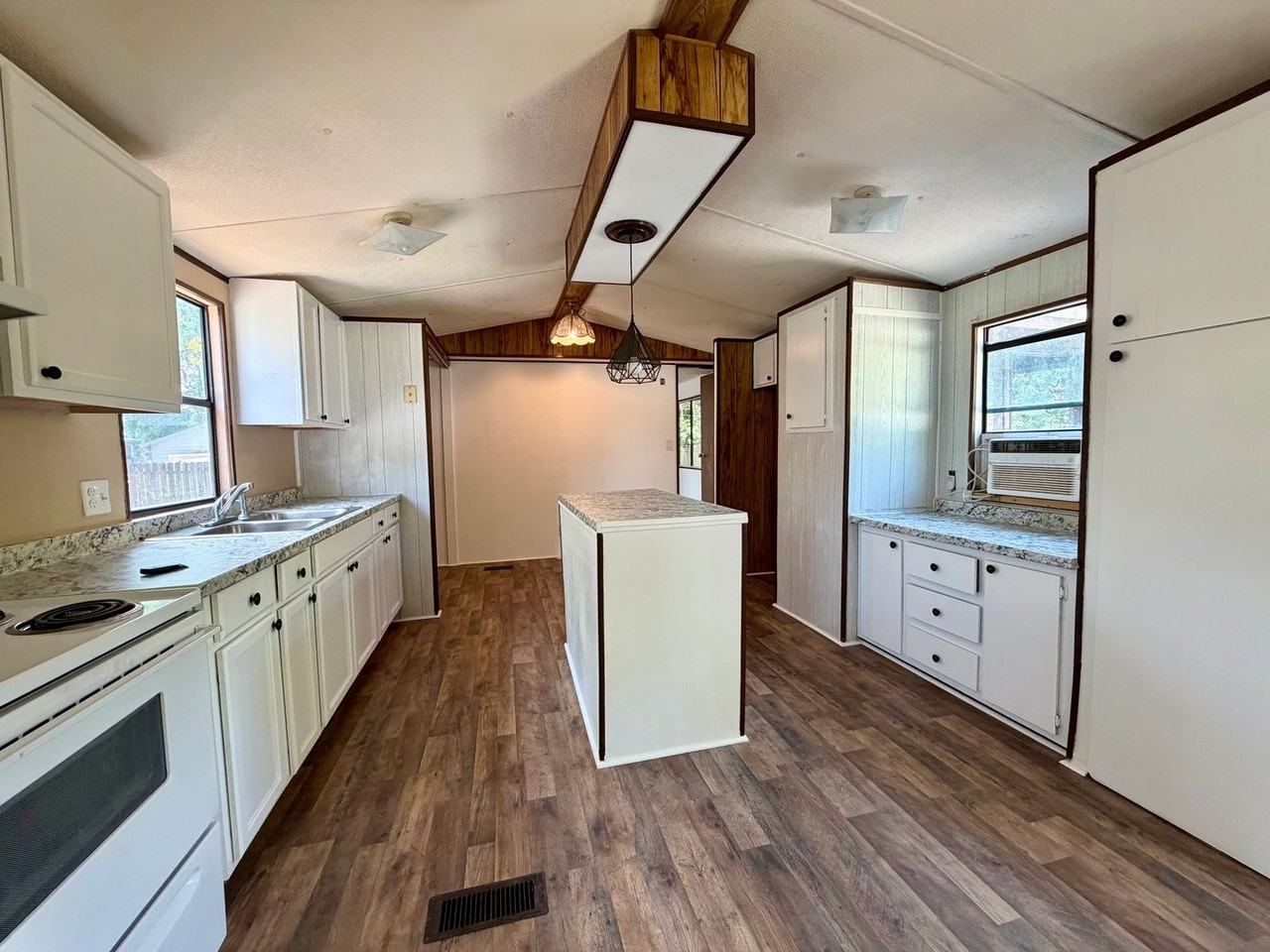 5138 Rollinglen Loop W - Photo 4 of 15