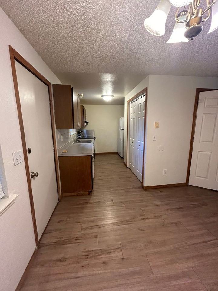 1249 E 6th St - Photo 5 of 18