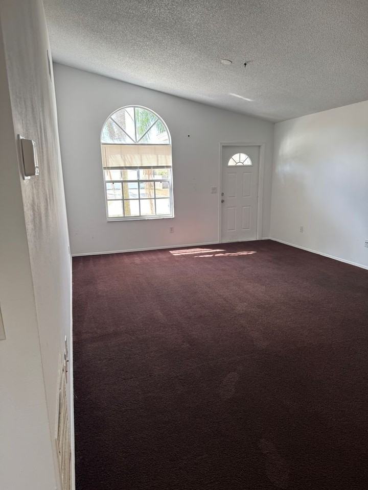 521 Londonderry Cir Se - Photo 2 of 9