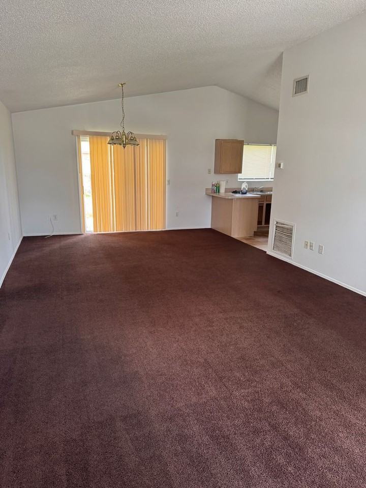 521 Londonderry Cir Se - Photo 3 of 9