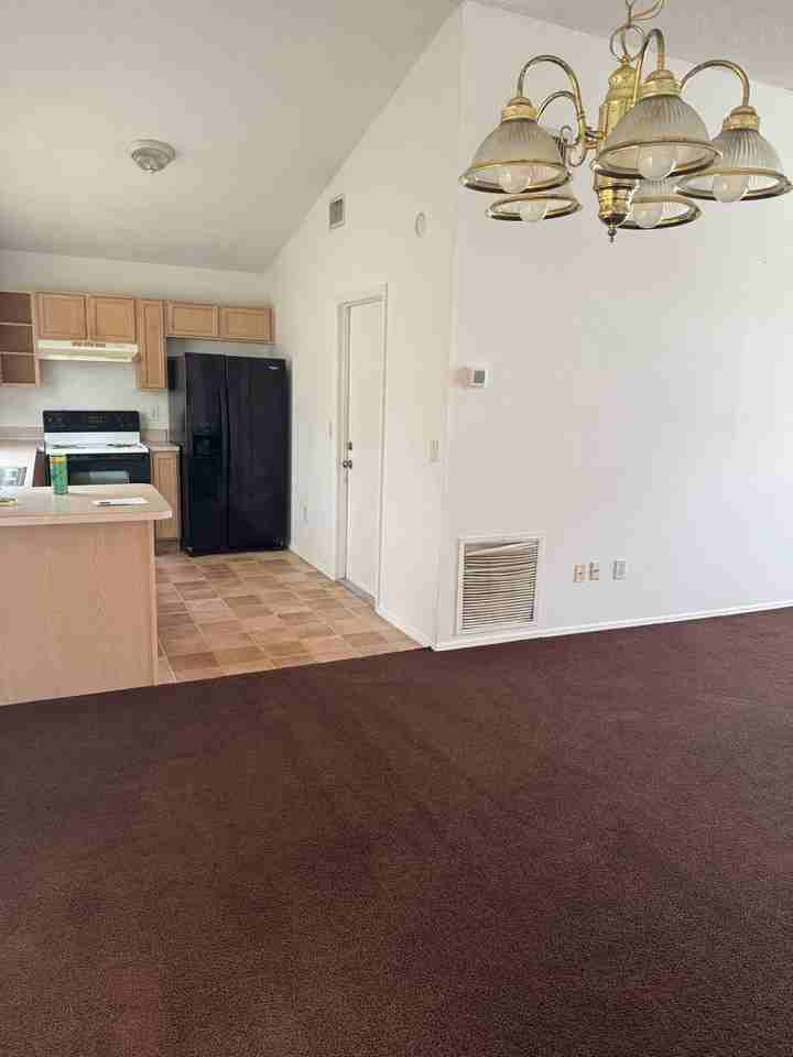 521 Londonderry Cir Se - Photo 4 of 9