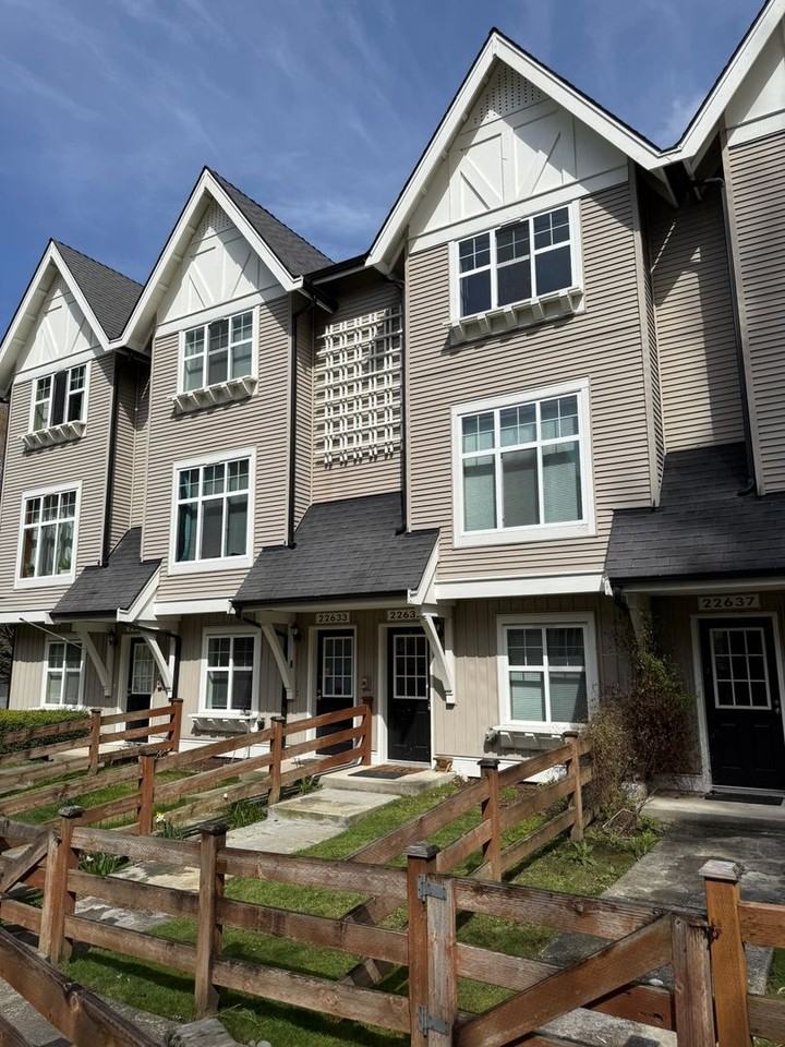 22635 Ne Alder Crest Ln - Photo 2 of 13