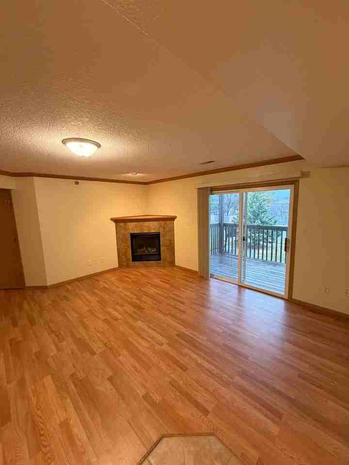 10141 Sutton Dr - Photo 5 of 16