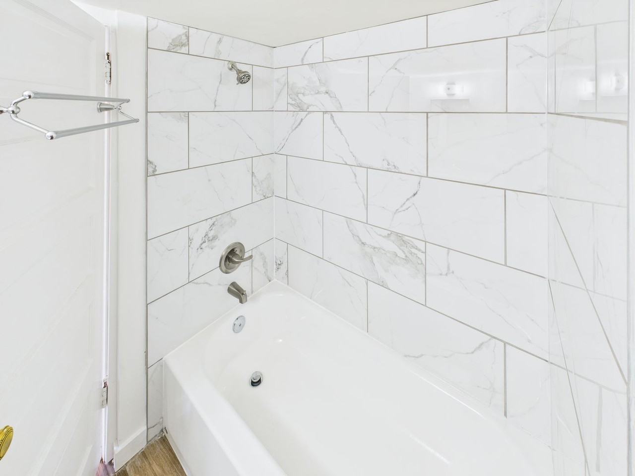 309 W South St - Photo 3 of 10