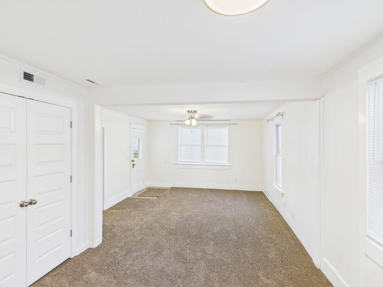 309 W South St - Photo 5 of 10