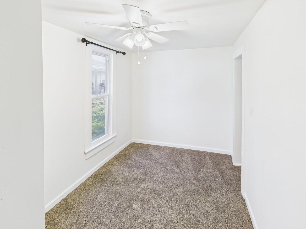 309 W South St - Photo 6 of 10