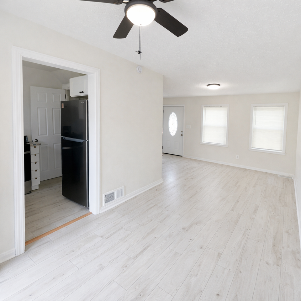 5246 4th St - Photo 2 of 18