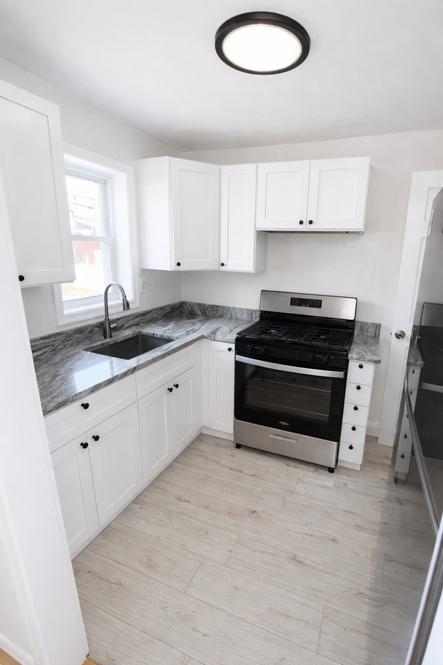 5246 4th St - Photo 4 of 18