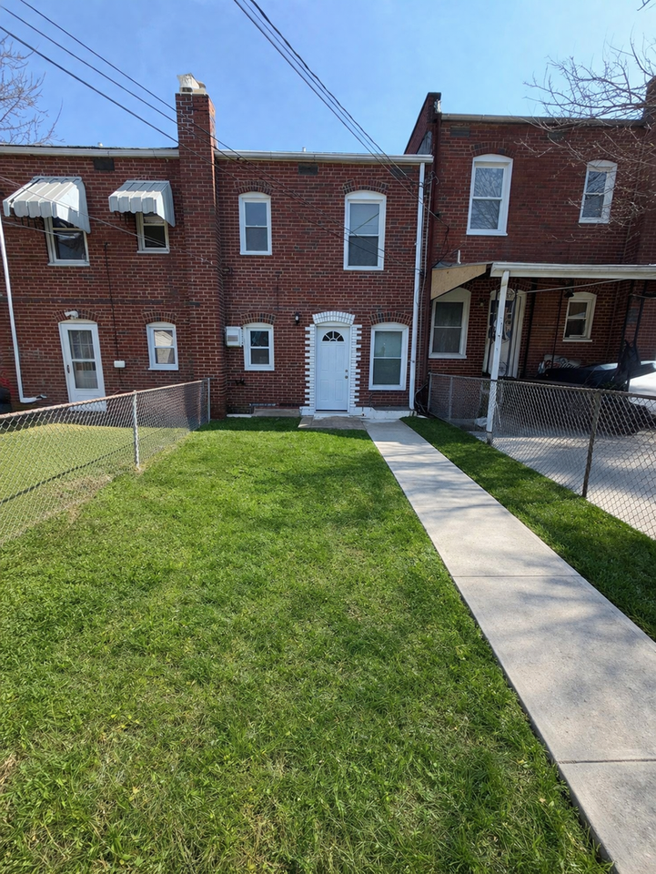 5246 4th St - Photo 7 of 18