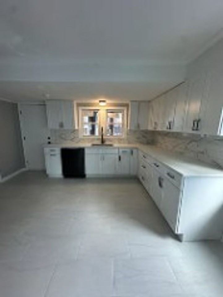 177 Hart St - Photo 2 of 9