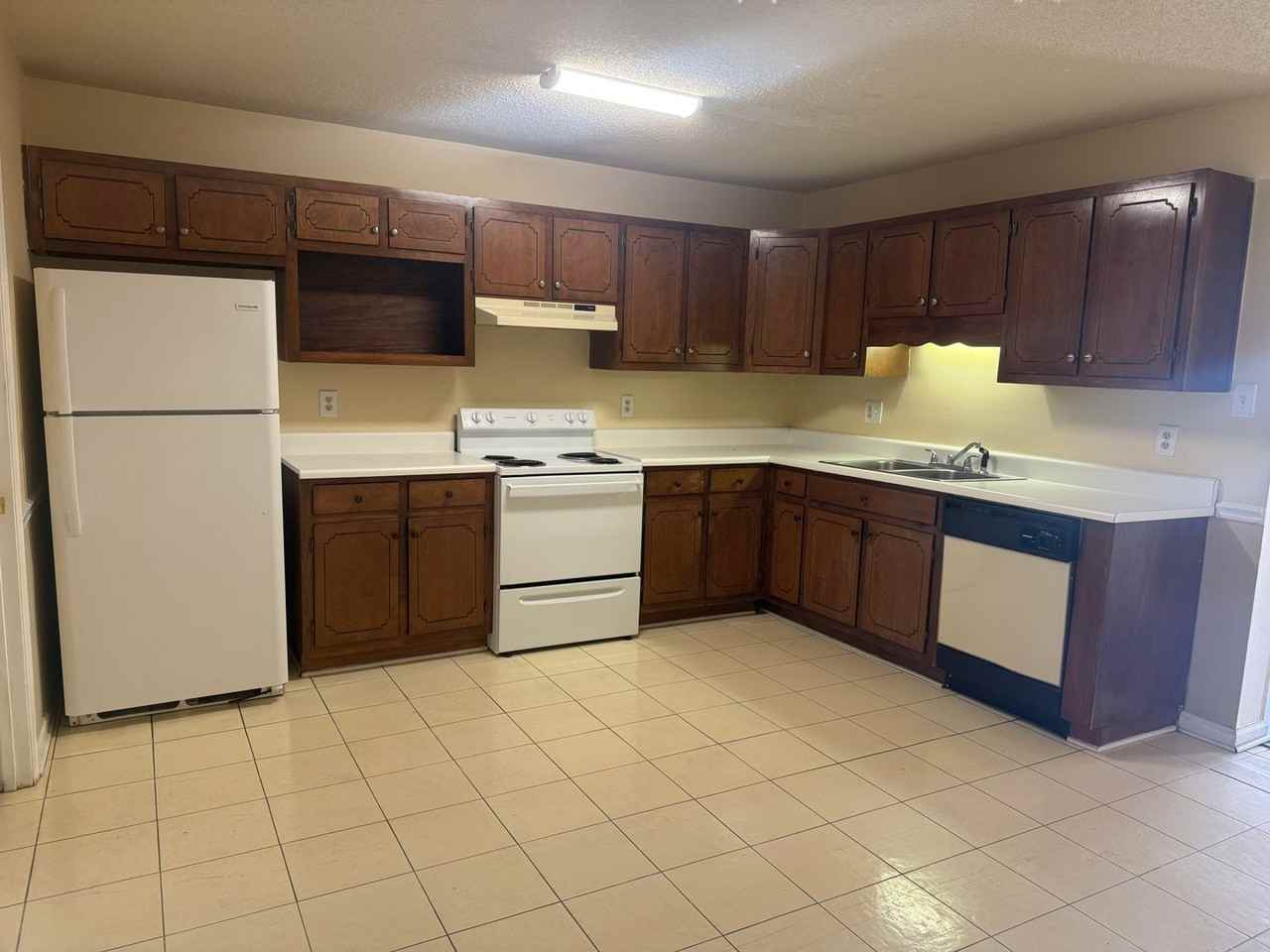 2540 Barnesdale Way - Photo 4 of 9