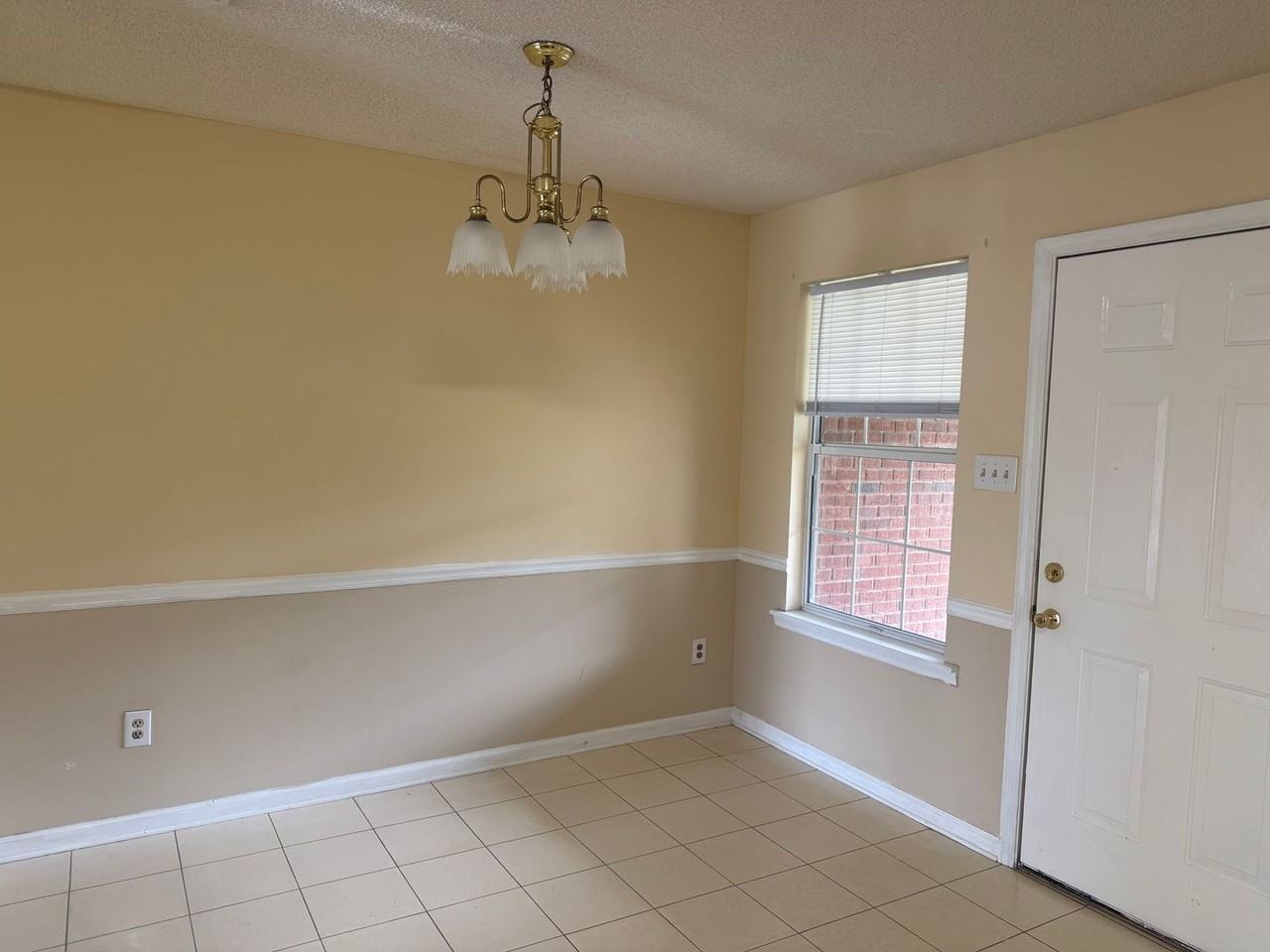 2540 Barnesdale Way - Photo 5 of 9