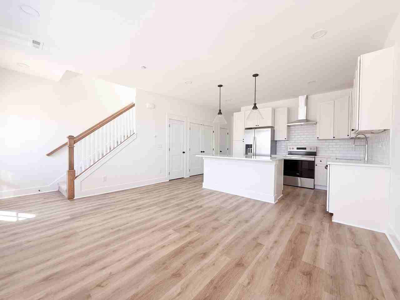 1331 Meridian St - Photo 2 of 44