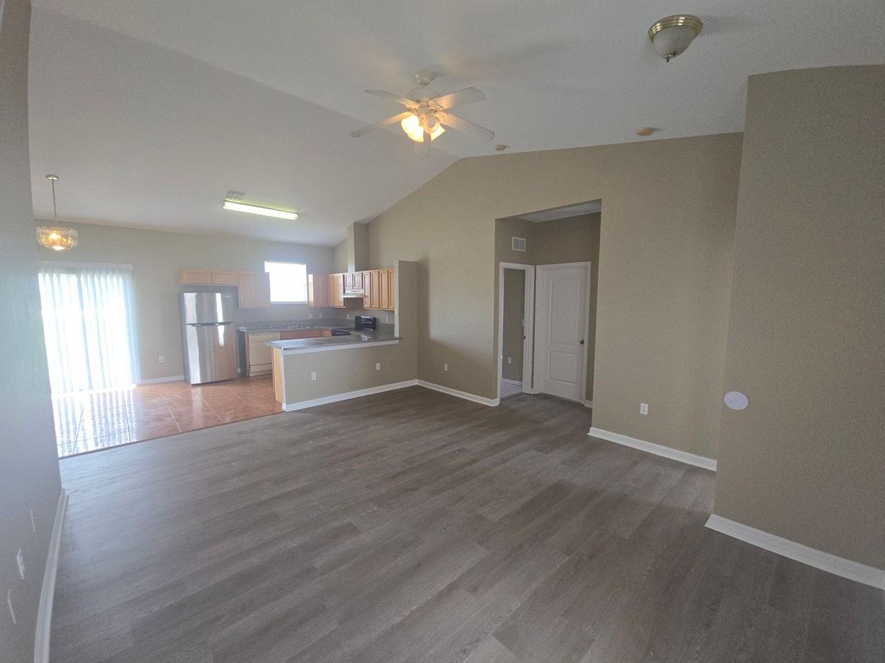 1428 Bluff Loop - Photo 3 of 16