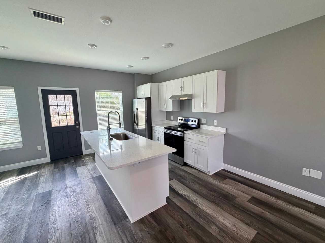 1914 Coach Scovel Way - Photo 2 of 11