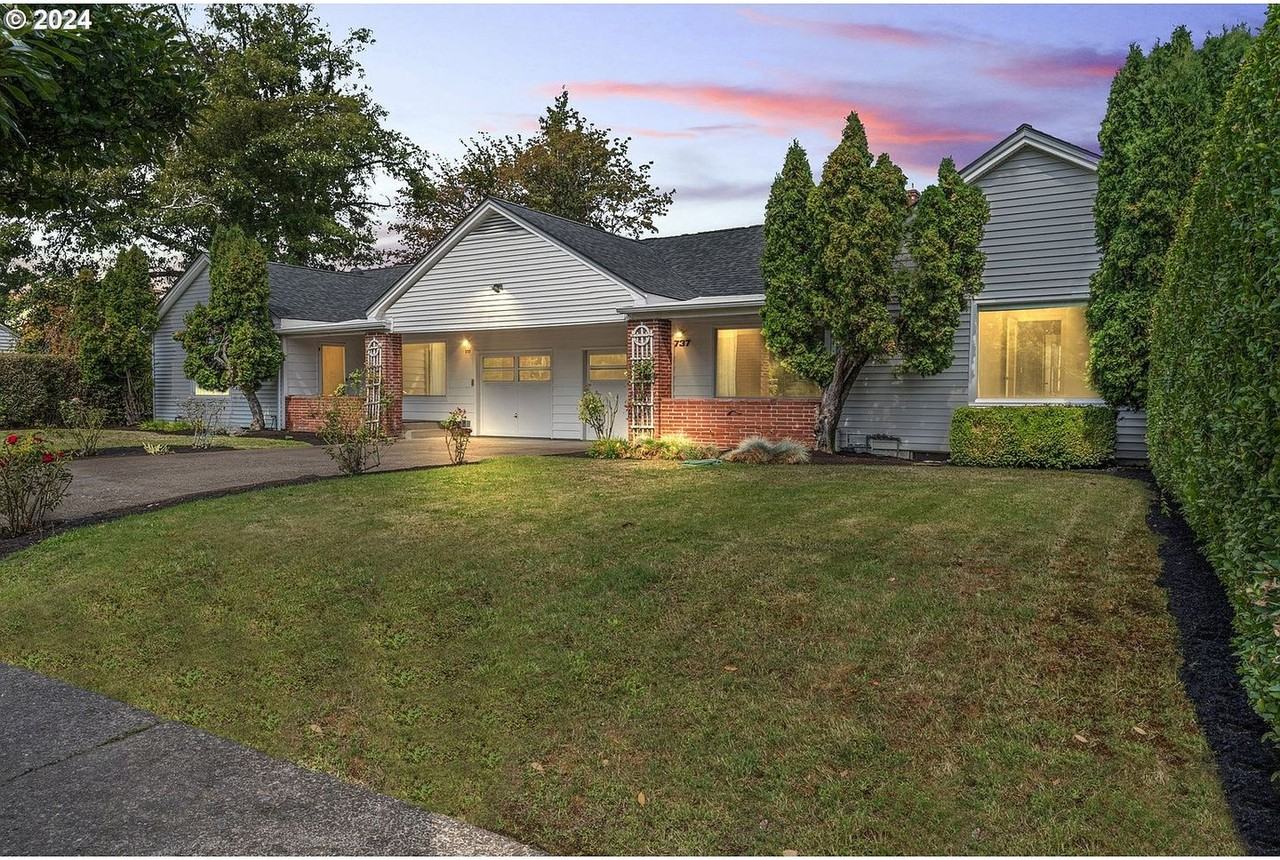 735 E 23rd Ave - Photo 2 of 24