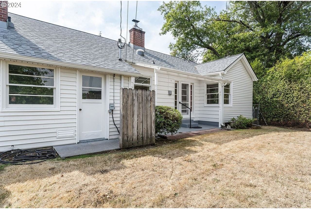 735 E 23rd Ave - Photo 6 of 24