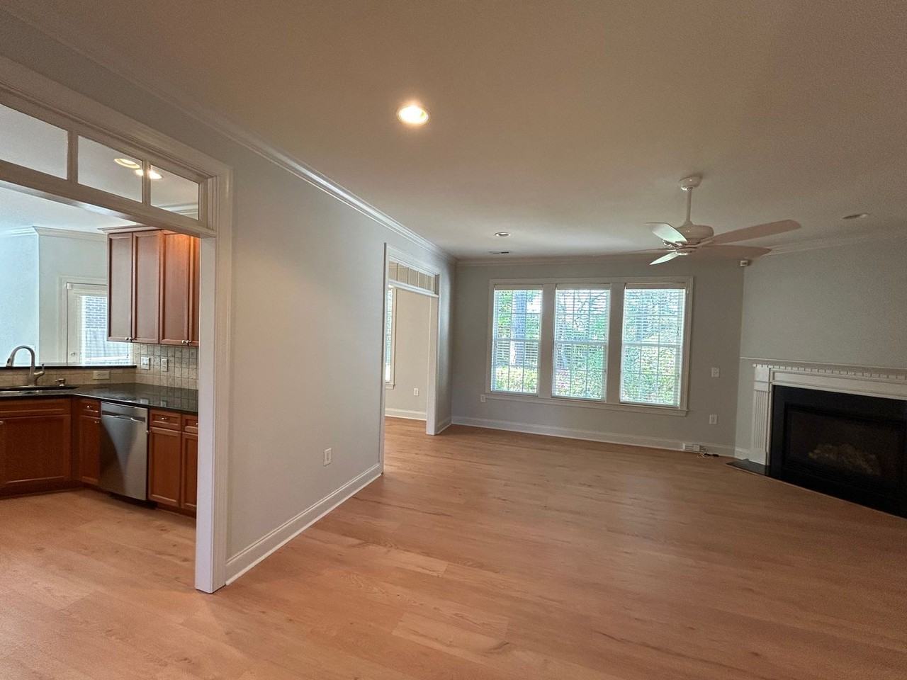 814 Lambrook Dr - Photo 4 of 35