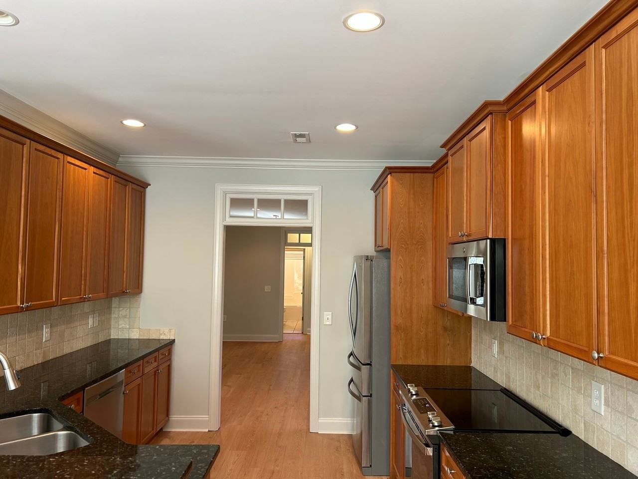 814 Lambrook Dr - Photo 6 of 35