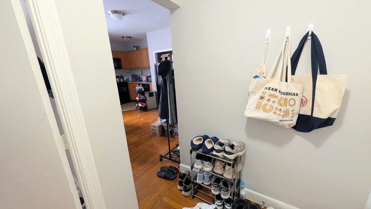 1132 Commonwealth Ave - Photo 3 of 10