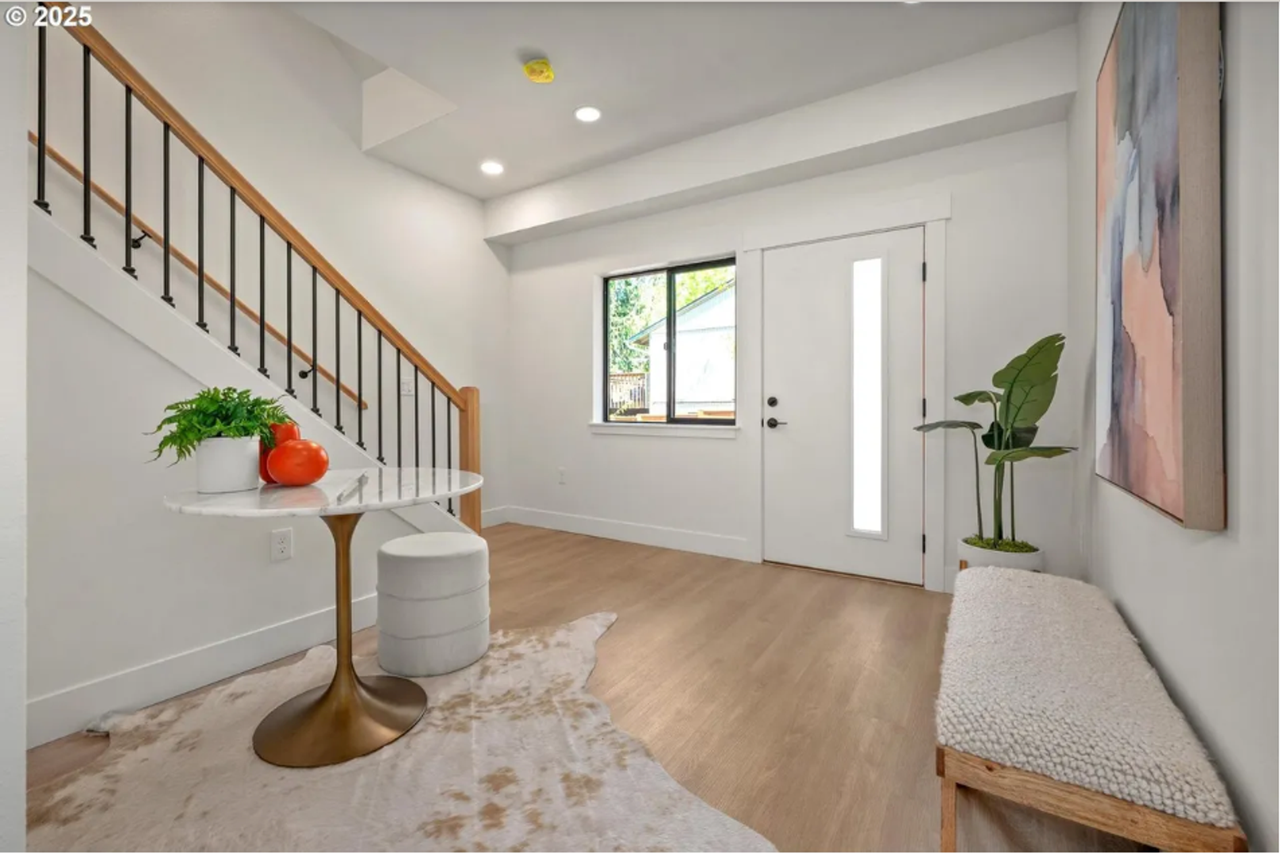 10731 Ne Fremont St - Photo 3 of 32