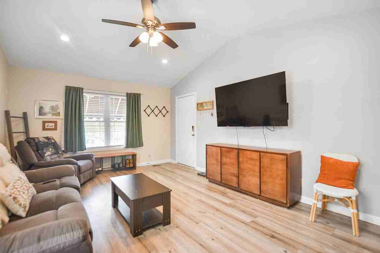 1325 Mile High Ct - Photo 3 of 14