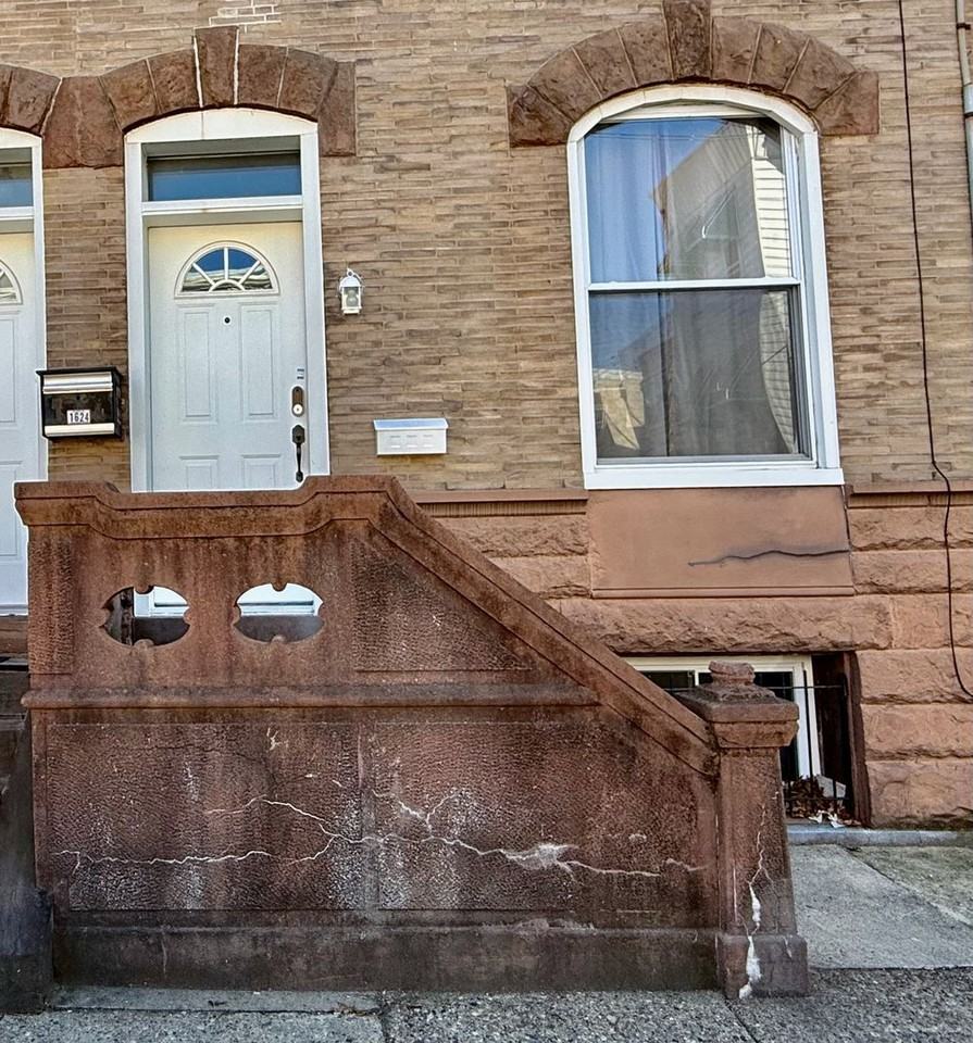 1626 Mifflin St - Photo 4 of 50