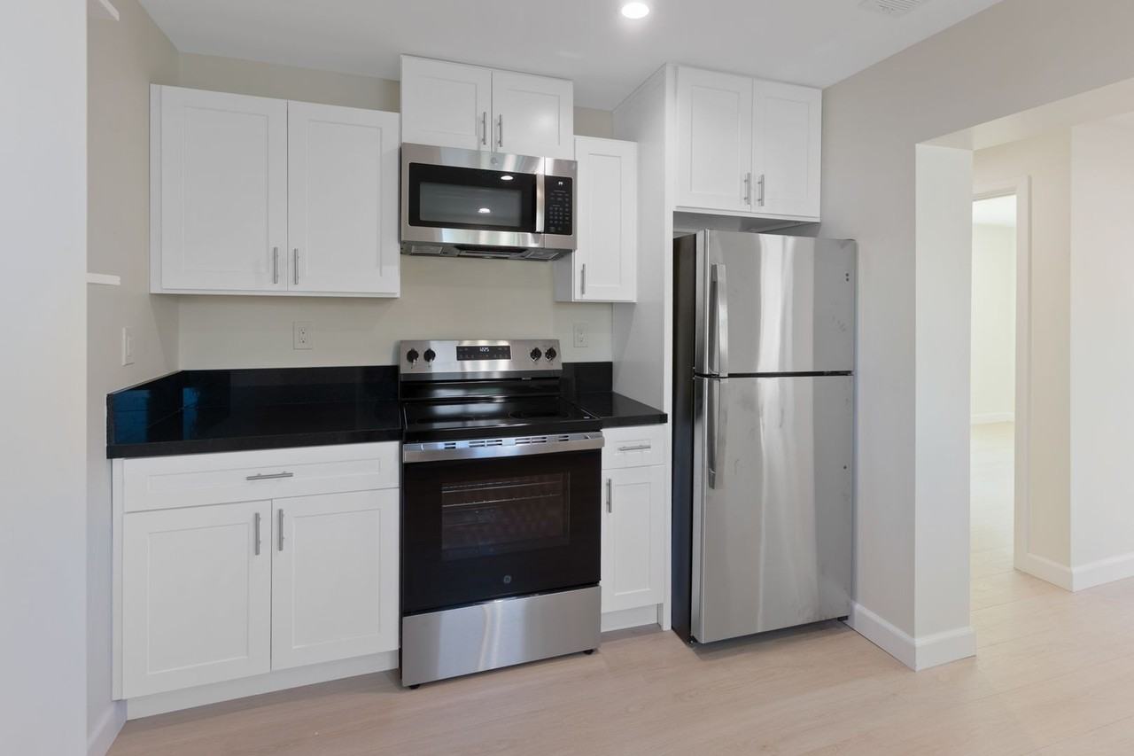 7916 Etiwanda Ave - Photo 4 of 22