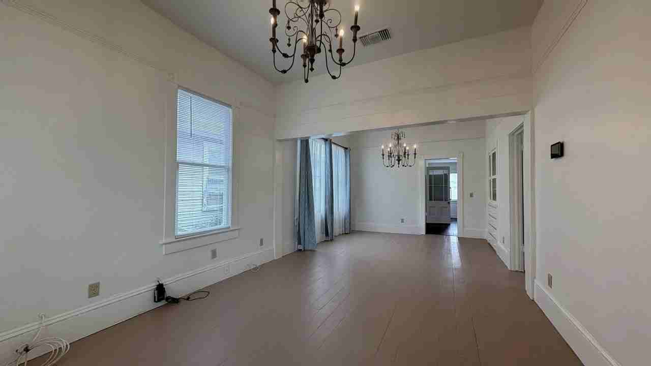 256 Nordina St - Photo 4 of 24