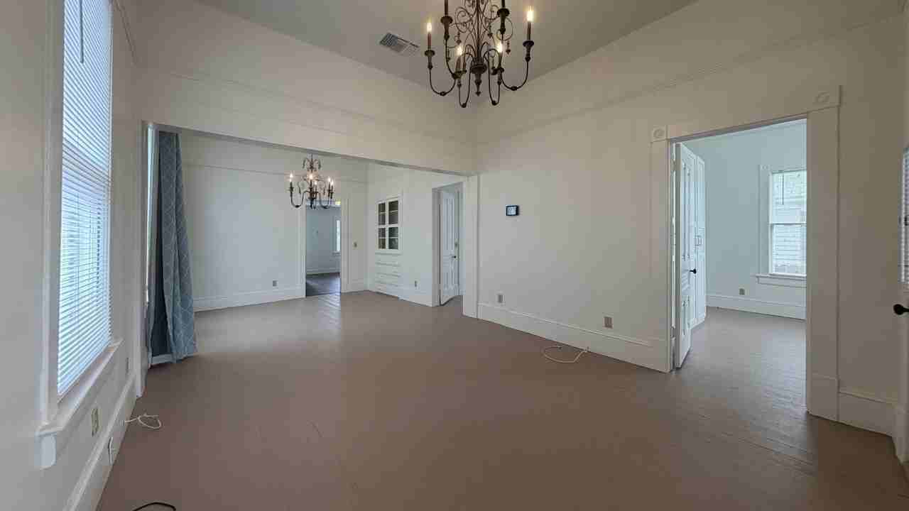 256 Nordina St - Photo 5 of 24