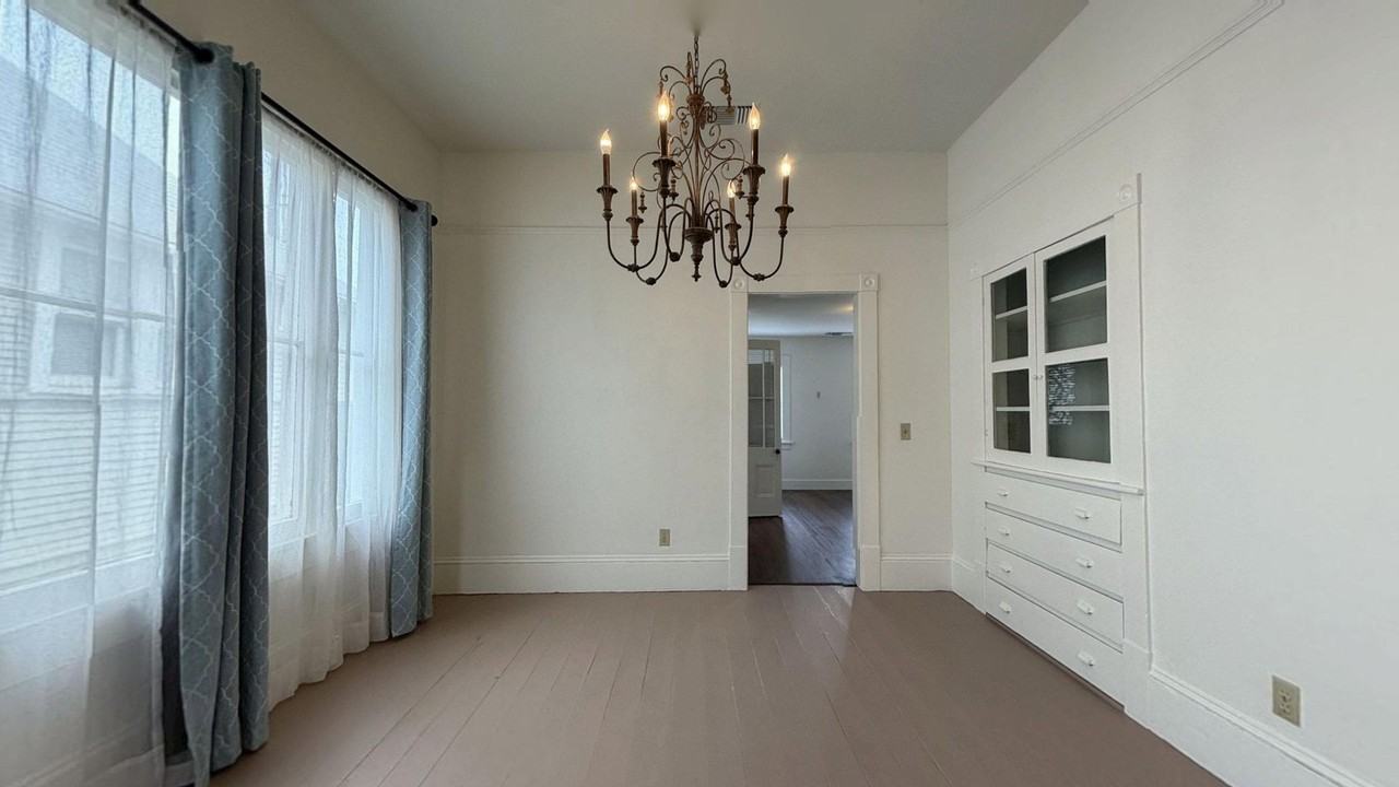 256 Nordina St - Photo 7 of 24