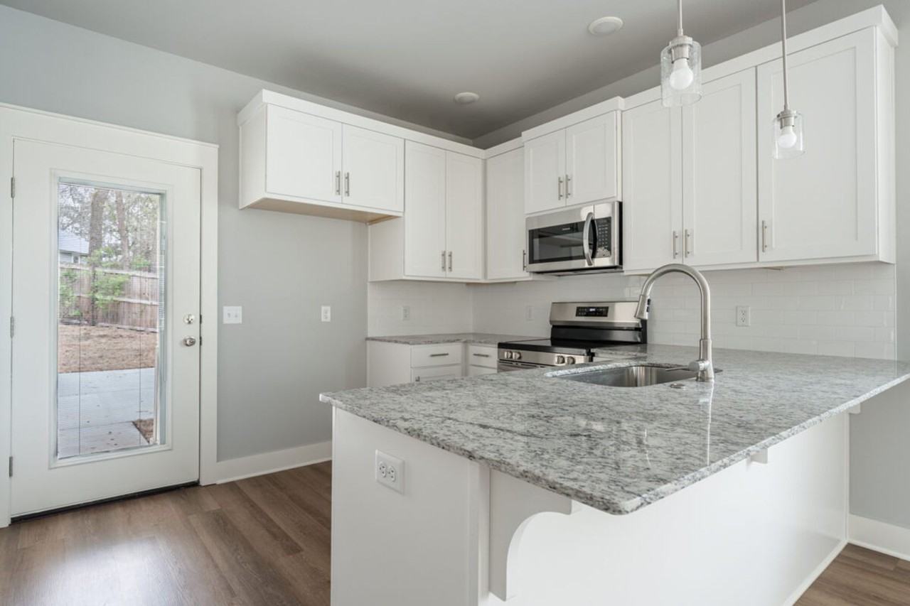 864 S Waxflower Ave - Photo 7 of 26