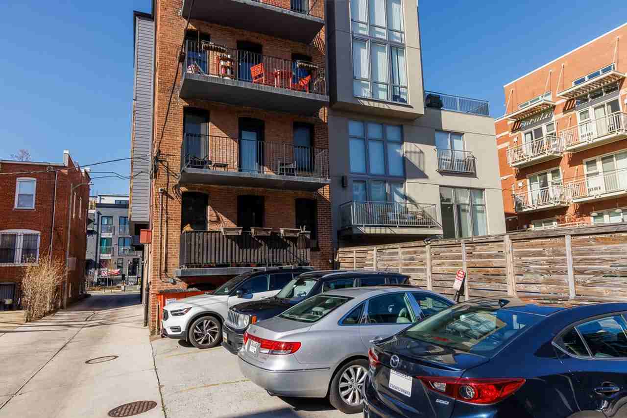 1468 Harvard St Nw #31 - Photo 3 of 20