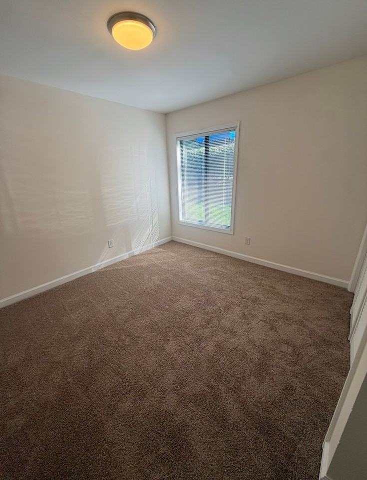 1512-B, Benjamin Parkway - Photo 3 of 10