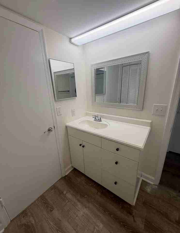 1512-B, Benjamin Parkway - Photo 6 of 10